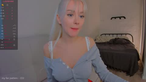 Snapshot of _your_tessa chatting on December 20, 11:00 am Tessa - online show from December 20, 11:00 am