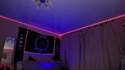 Roxy online show from April 10, 7:42 pm