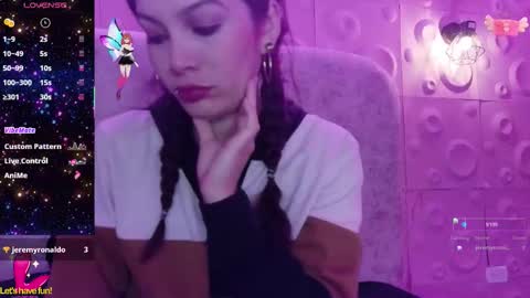 Yuyi online show from November 9, 12:01 pm