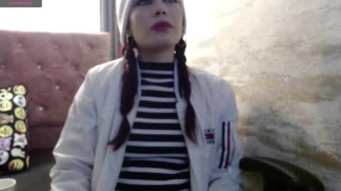 Yuyi online show from February 5, 11:35 am