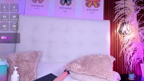 Snapshot of aashley_jones chatting on September 27, 11:45 pm Aashley online show from September 27, 11:45 pm