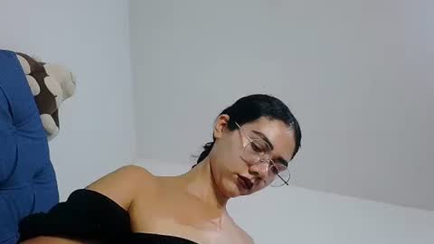 Snapshot of abbi_mooncb chatting on January 27, 3:28 pm Abbi mooncb online show from January 27, 3:28 pm