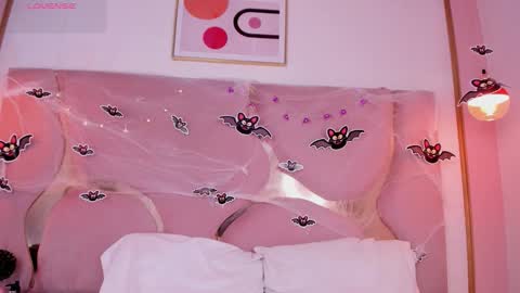 abbiejones_ online show from October 30, 2:51 pm