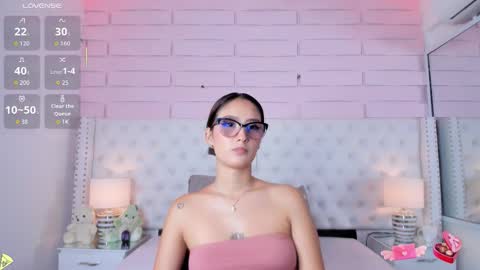 Abby  online show from November 8, 8:25 pm