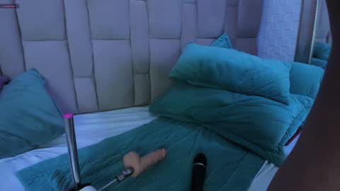 Snapshot of abbyadams23 chatting on January 5, 2:27 am abbyadams23 online show from January 5, 2:27 am