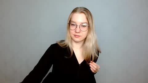 Snapshot of abbymoore__ chatting on March 3, 8:32 am Abby Lovense is active online show from March 3, 8:32 am