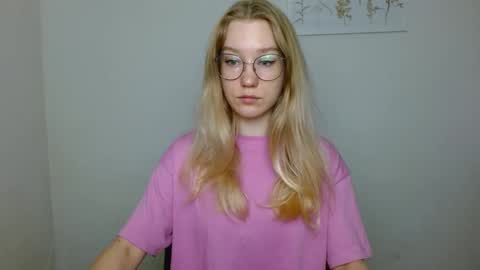 Snapshot of abbymoore__ chatting on September 19, 10:25 am Abby Lovense is active online show from September 19, 10:25 am