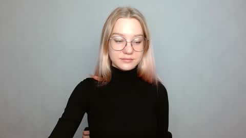 Snapshot of abbymoore__ chatting on January 7, 9:07 am Abby Lovense is active online show from January 7, 9:07 am