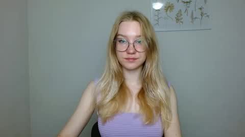 Snapshot of abbymoore__ chatting on September 24, 9:08 am Abby Lovense is active online show from September 24, 9:08 am