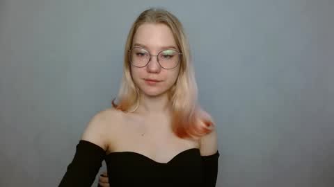 Snapshot of abbymoore__ chatting on January 14, 8:31 am Abby Lovense is active online show from January 14, 8:31 am