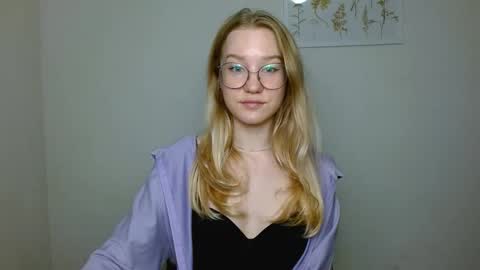 Snapshot of abbymoore__ chatting on October 7, 11:47 am Abby Lovense is active online show from October 7, 11:47 am