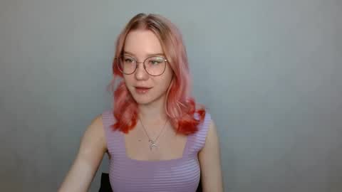 Snapshot of abbymoore__ chatting on December 6, 9:43 am Abby Lovense is active online show from December 6, 9:43 am