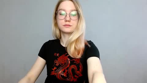 Snapshot of abbymoore__ chatting on February 17, 9:24 am Abby Lovense is active online show from February 17, 9:24 am