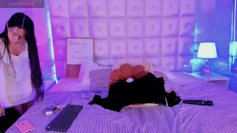 Snapshot of abbysweet1_ chatting on December 7, 11:07 am Abigail online show from December 7, 11:07 am