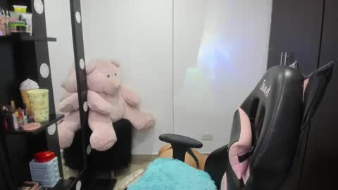 Snapshot of abbyxlee chatting on December 19, 4:02 am     online show from December 19, 4:02 am