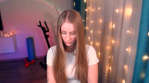 Snapshot of abigail_flex chatting on February 14, 7:23 pm Anna online show from February 14, 7:23 pm