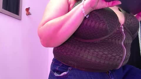 Snapshot of abigail_jhonss chatting on October 12, 10:01 pm abigail_jhonss online show from October 12, 10:01 pm
