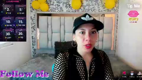 Abril Fox online show from June 22, 12:13 pm