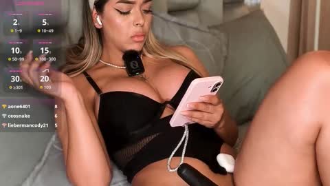 Snapshot of addison_baker chatting on October 16, 12:46 am A D D I S O N online show from October 16, 12:46 am