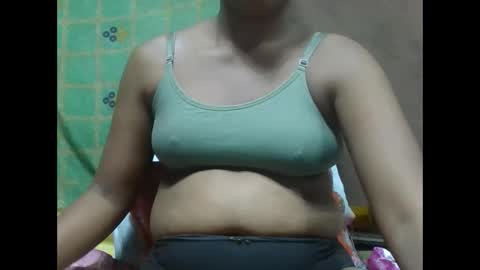 Snapshot of adelealy chatting on March 6, 5:14 am adelealy online show from March 6, 5:14 am