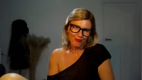 adelemilf40 online show from October 2, 6:24 pm