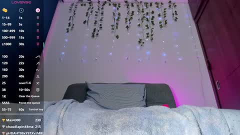 adelinaconte1 online show from June 12, 7:33 pm