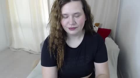 Snapshot of adelinalawson chatting on March 5, 5:29 am adelinalawson online show from March 5, 5:29 am