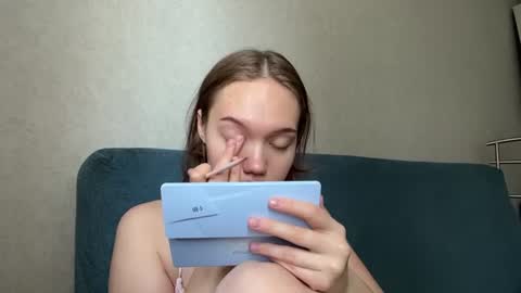 Mia online show from July 21, 11:33 am