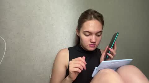 Mia online show from July 28, 11:17 am
