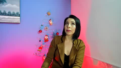 Snapshot of adellelennox_cg chatting on December 31, 11:09 am Adelle online show from December 31, 11:09 am