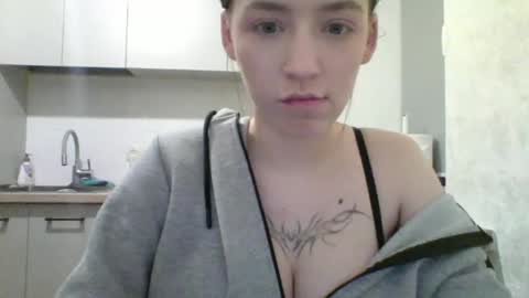 Snapshot of adelya_meow chatting on October 19, 9:28 pm adelya_meow online show from October 19, 9:28 pm