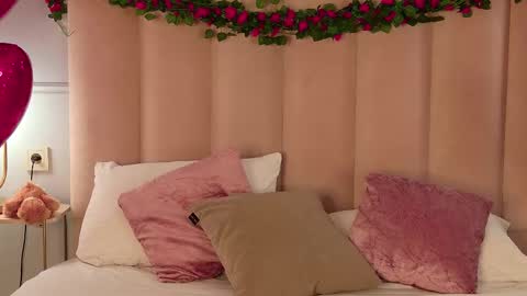 adoracortes online show from February 12, 5:09 am