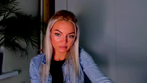 Adriana online show from September 15, 8:49 pm