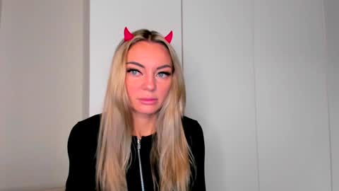 Adriana online show from December 8, 6:22 am