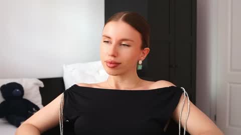 Aelia online show from June 6, 2:56 pm