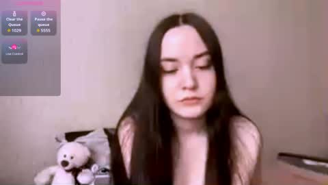 Arielle online show from April 13, 9:43 am