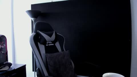 Agata Collinss online show from March 17, 8:35 pm