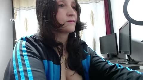 Snapshot of agel_sw1 chatting on February 27, 11:48 pm Angel online show from February 27, 11:48 pm