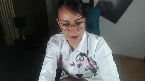 Snapshot of aghata_moon chatting on February 6, 1:54 pm Aghata Moon online show from February 6, 1:54 pm