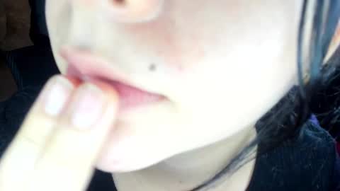 Snapshot of agnes_21 chatting on October 18, 2:53 pm ines online show from October 18, 2:53 pm