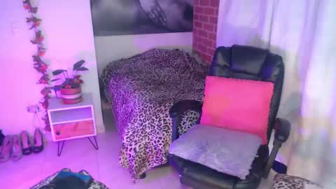 Snapshot of agnes_blackmore chatting on September 16, 2:30 am Lily online show from September 16, 2:30 am