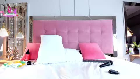 Snapshot of ahincale chatting on October 4, 8:24 pm AHINOA online show from October 4, 8:24 pm