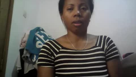 Snapshot of aicha_boobs chatting on October 17, 1:09 am Aicha boobs online show from October 17, 1:09 am