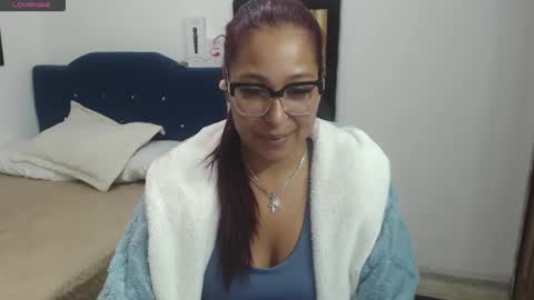 aisha_french online show from June 9, 1:54 pm