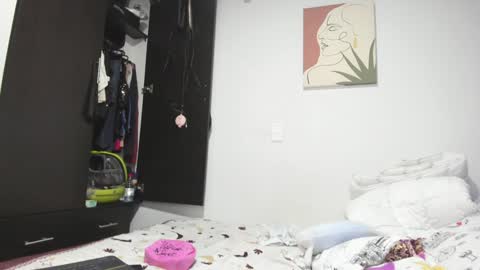 Katie   online show from February 4, 11:38 pm