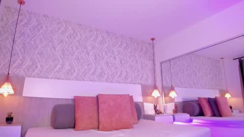 Aisha online show from December 21, 8:02 pm