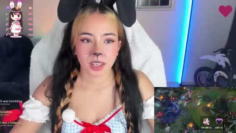 aishelyng20 online show from October 1, 10:37 pm