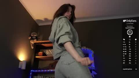 Aliza online show from February 25, 1:26 am