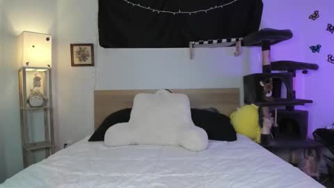 Aivie Pink online show from November 23, 7:32 am