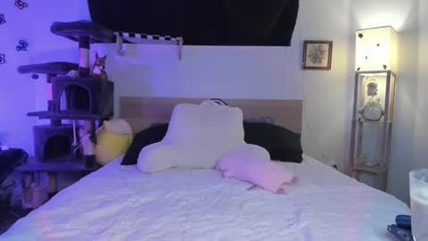 Aivie Pink online show from October 16, 5:54 am